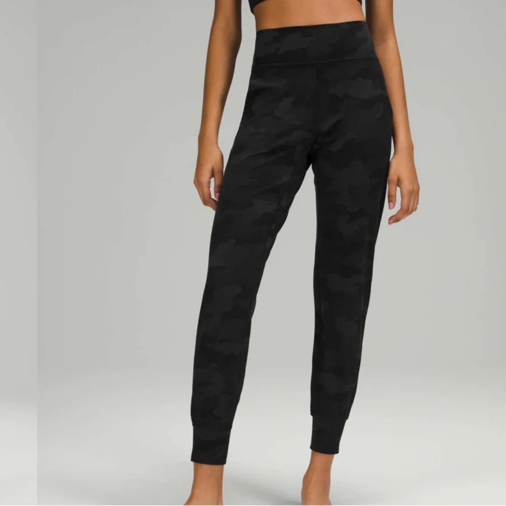 Lululemon Align Jogger 28" - Picture 2 of 10